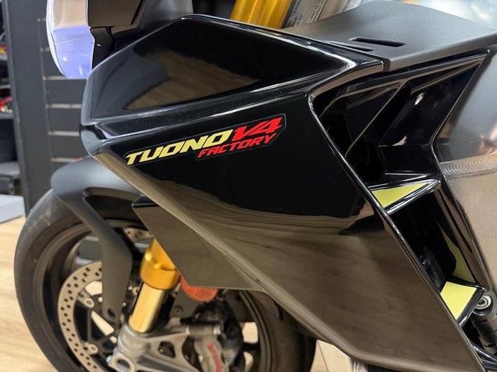 2022 APRILIA TUONO V4 FACTORY Black
