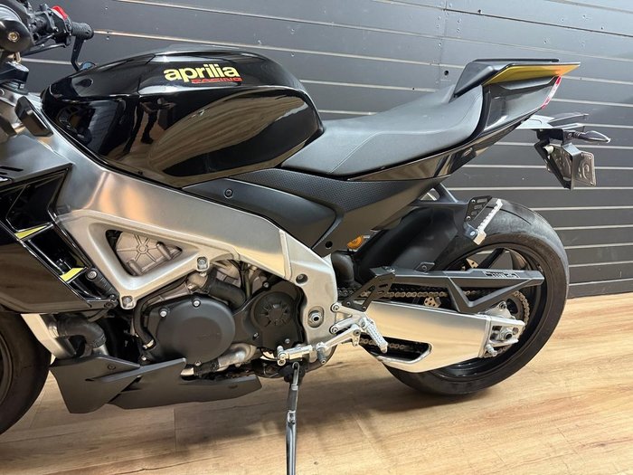 2022 APRILIA TUONO V4 FACTORY Black