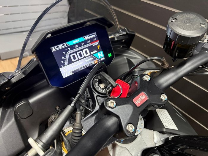 2022 APRILIA TUONO V4 FACTORY Black