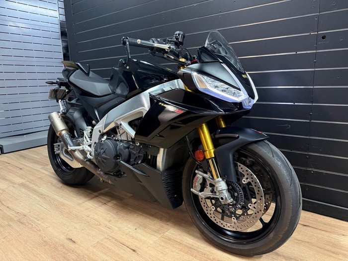 2022 APRILIA TUONO V4 FACTORY Black