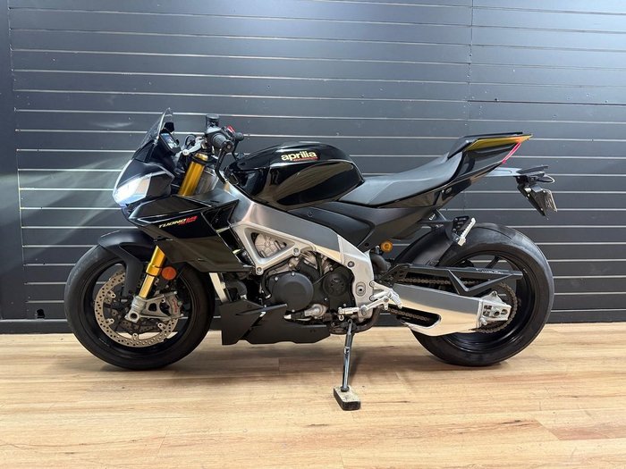 2022 APRILIA TUONO V4 FACTORY Black