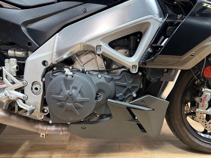 2022 APRILIA TUONO V4 FACTORY Black