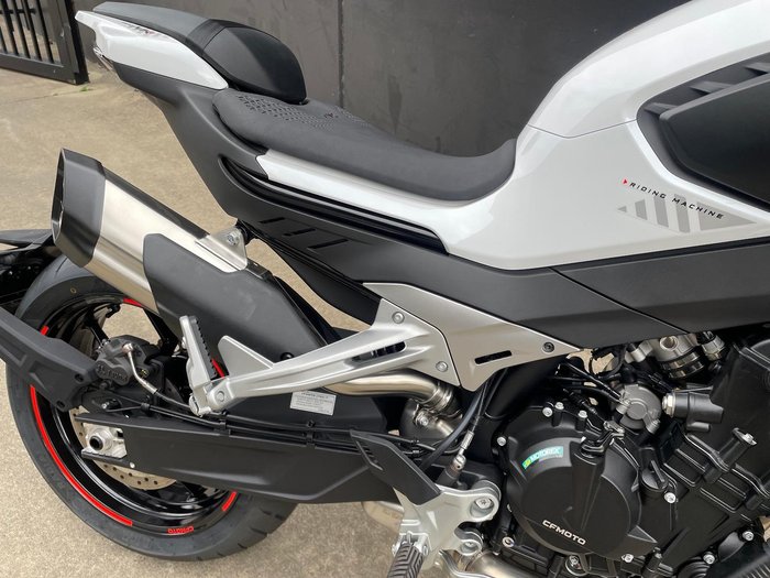 2024 CFMOTO 800NK Advance NK White
