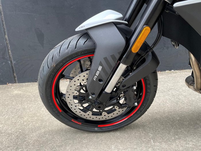 2024 CFMOTO 800NK Advance NK White