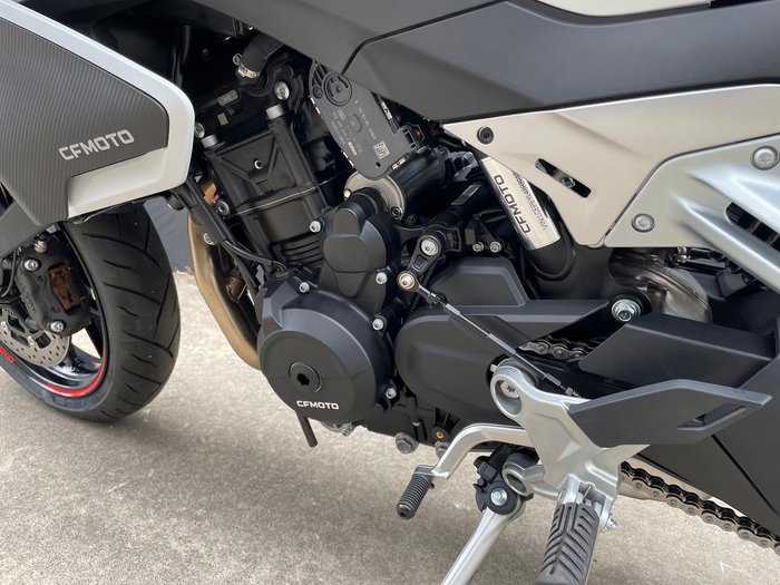 2024 CFMOTO 800NK Advance NK White
