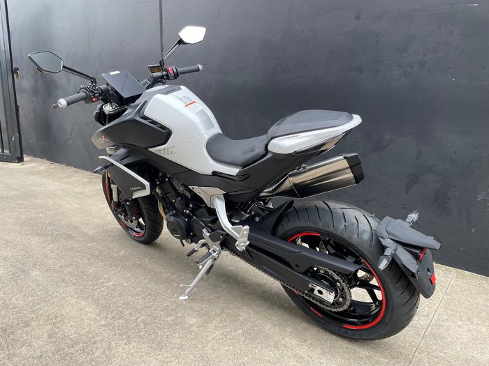 2024 CFMOTO 800NK Advance NK White