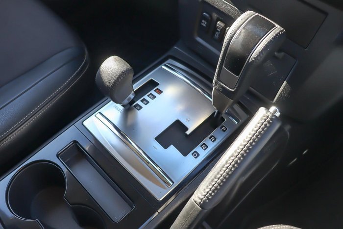 2018 Mitsubishi Pajero GLS