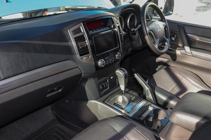2018 Mitsubishi Pajero GLS