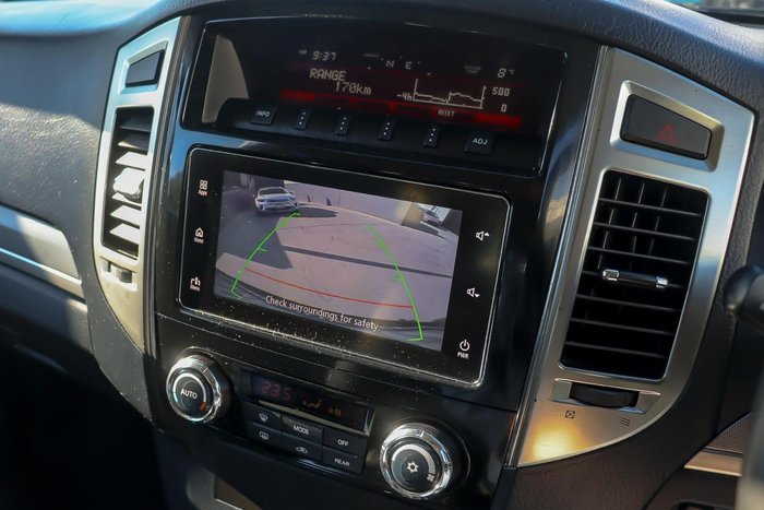 2018 Mitsubishi Pajero GLS
