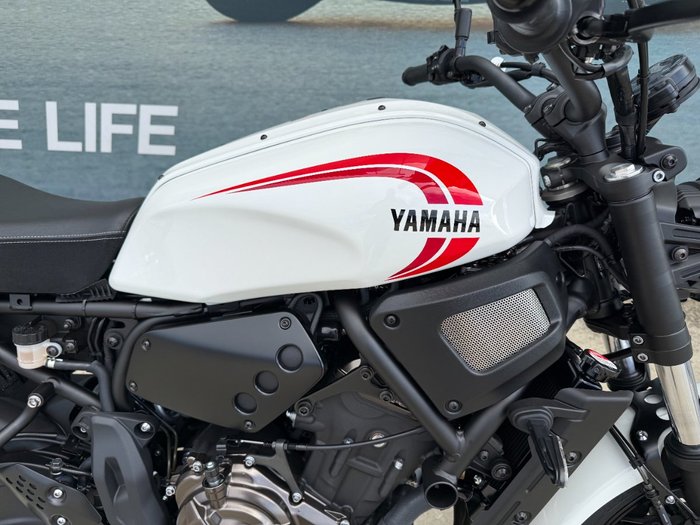 2026 Yamaha XSR700 White
