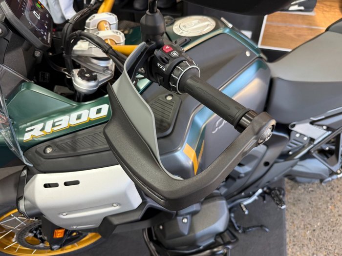2025 BMW Motorrad R 1300 GS ADVENTURE OPTION 719 Aurelius Green Metallic Matt