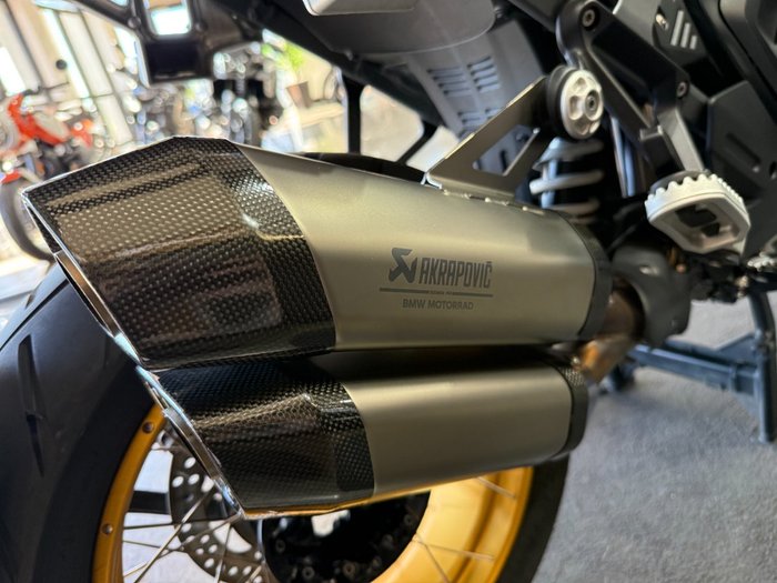 2025 BMW Motorrad R 1300 GS ADVENTURE OPTION 719 Aurelius Green Metallic Matt