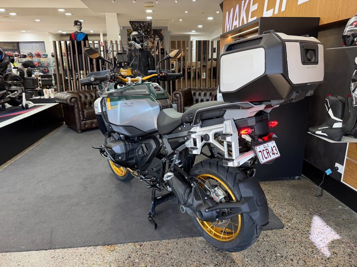 2025 BMW Motorrad R 1300 GS ADVENTURE OPTION 719 Aurelius Green Metallic Matt