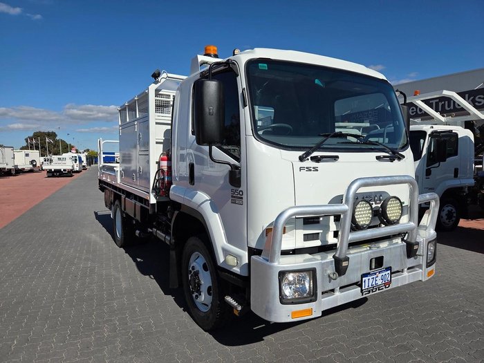 2014 Isuzu Fss550 4X4 Service Body/Crane Combo