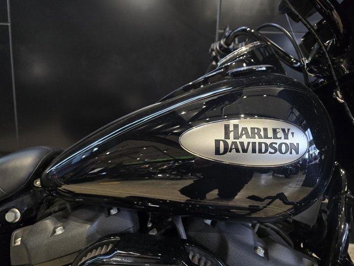 Harley-Davidson Heritage Classic 114 (FLHCS) Softail