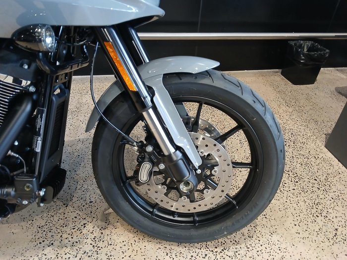 Harley-Davidson Low Rider ST 117 (FXLRST) Softail