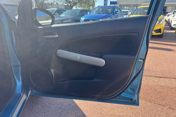 2014 Mazda 2 Neo Sport
