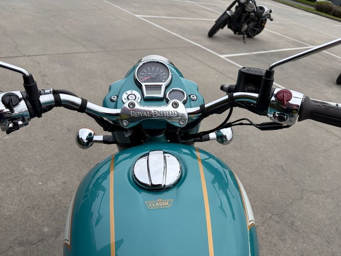 2025 Royal Enfield CLASSIC 650 Green