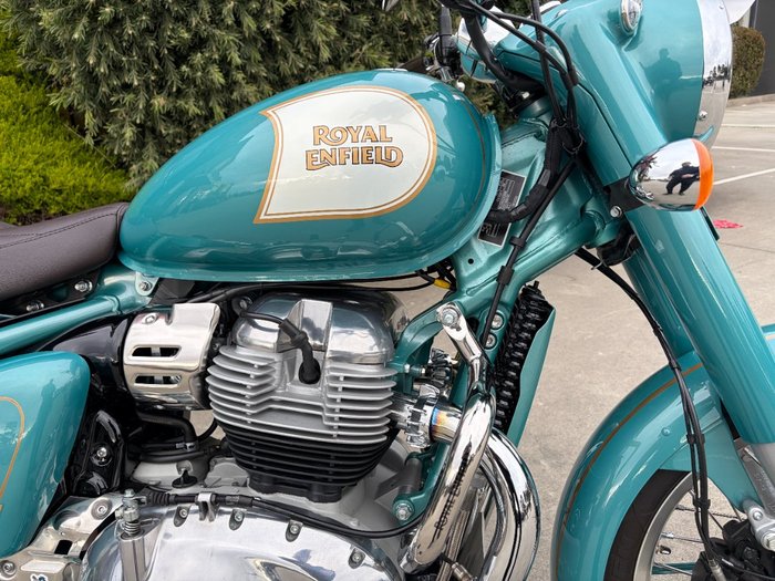 2025 Royal Enfield CLASSIC 650 Green