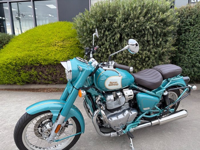 2025 Royal Enfield CLASSIC 650 Green