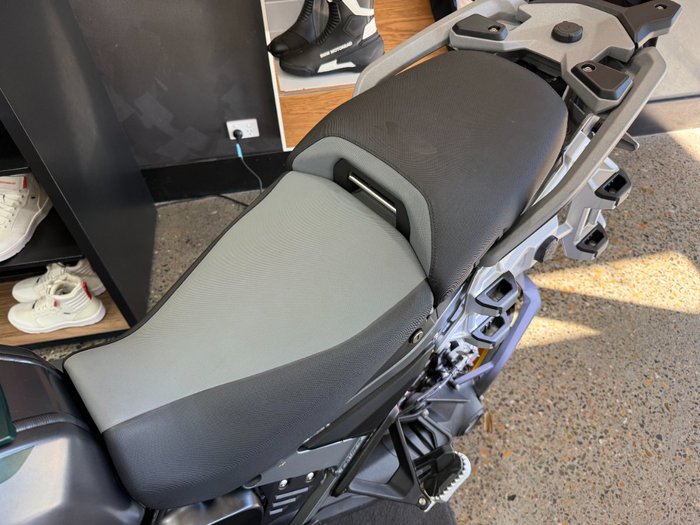 2025 BMW Motorrad R 1300 GS ADVENTURE OPTION 719 Aurelius Green Metallic Matt
