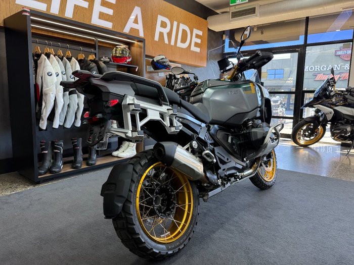 2025 BMW Motorrad R 1300 GS ADVENTURE OPTION 719 Aurelius Green Metallic Matt