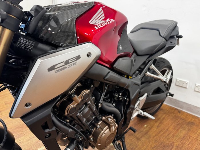 2019 Honda CB650R RED