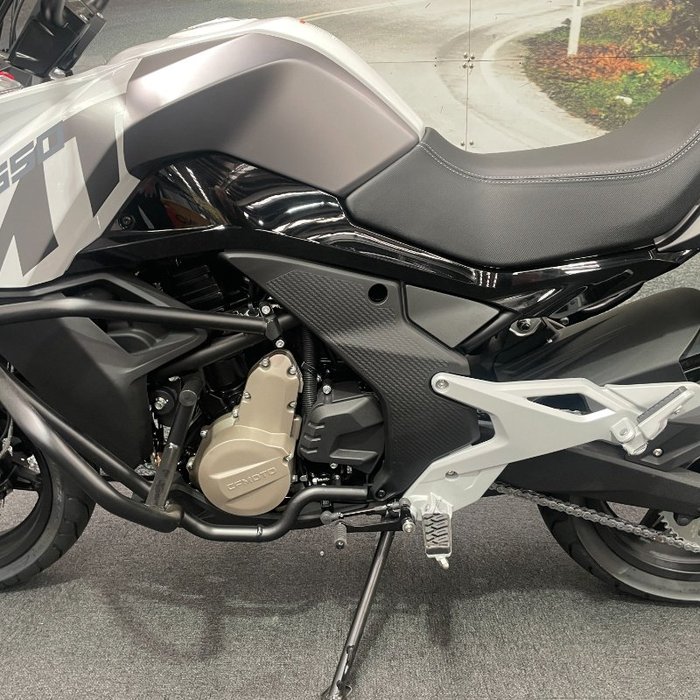 2023 CFMOTO 650MT ABS NEBULA WHITE
