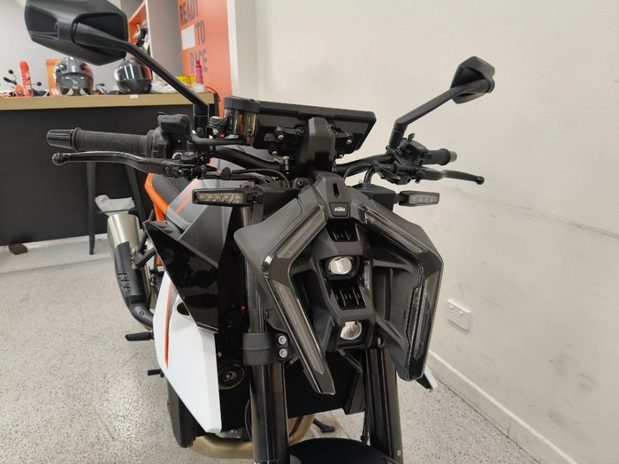 2026 Ktm 990 DUKE R Orange