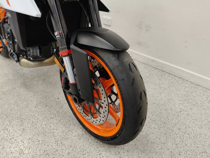 2026 Ktm 990 DUKE R Orange