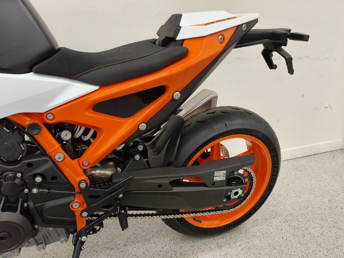 2026 Ktm 990 DUKE R Orange