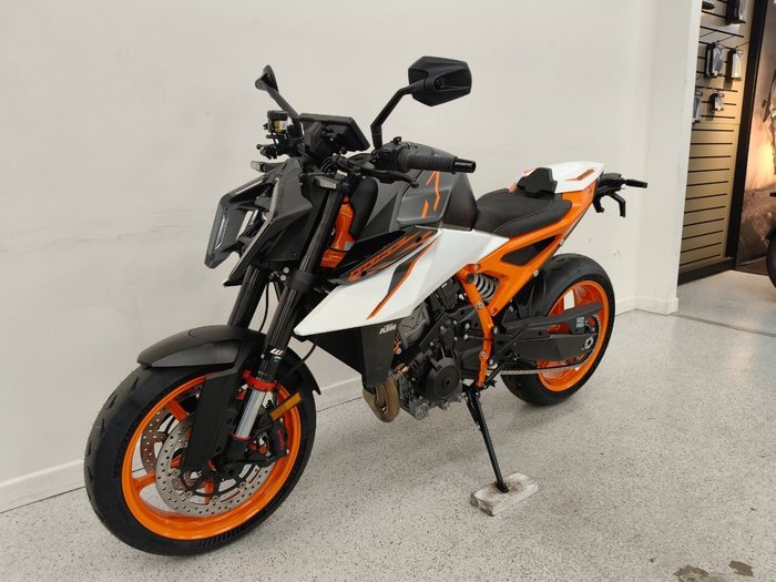 2026 Ktm 990 DUKE R Orange