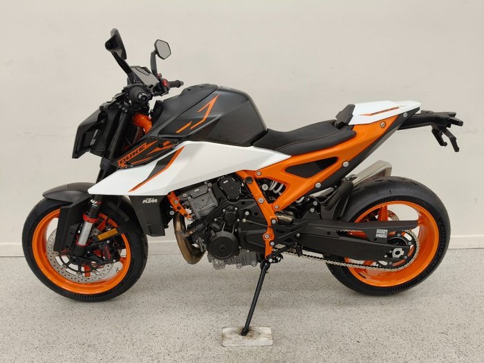 2026 Ktm 990 DUKE R Orange