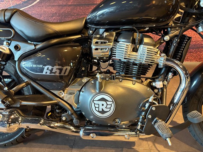2025 Royal Enfield Super Meteor 650 Meteor Black