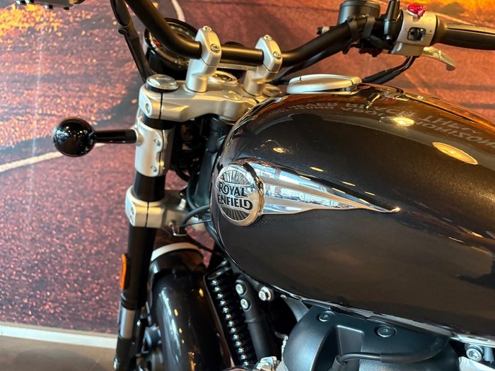 2025 Royal Enfield Super Meteor 650 Meteor Black