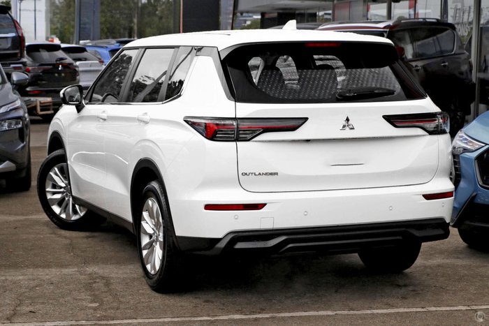2026 Mitsubishi Outlander ES