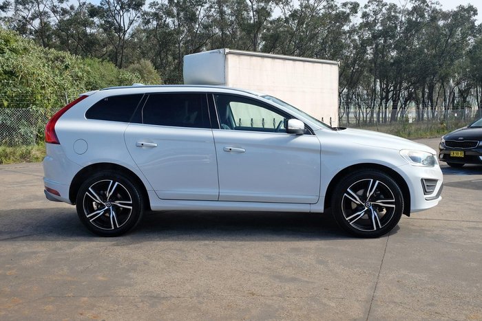 2017 Volvo XC60 T5 R-Design