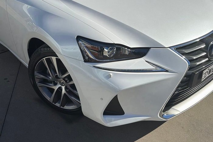 2018 Lexus IS IS300h Luxury