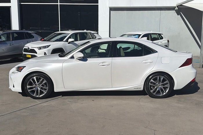 2018 Lexus IS IS300h Luxury