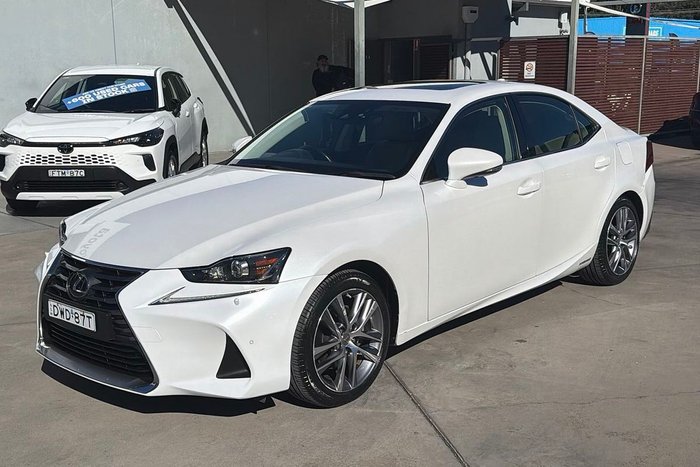 2018 Lexus IS IS300h Luxury