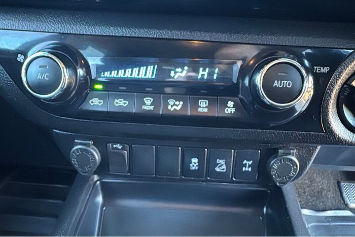 2018 Toyota Hilux SR5