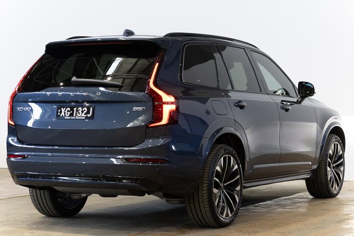 2026 Volvo XC90 Ultra B5 Dark