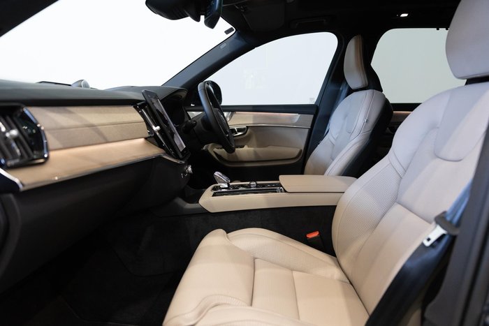 2026 Volvo XC90 Ultra B5 Dark