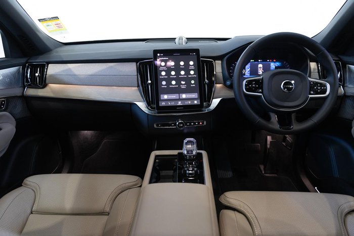 2026 Volvo XC90 Ultra B5 Dark