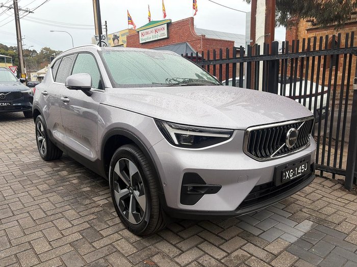 2025 Volvo XC40