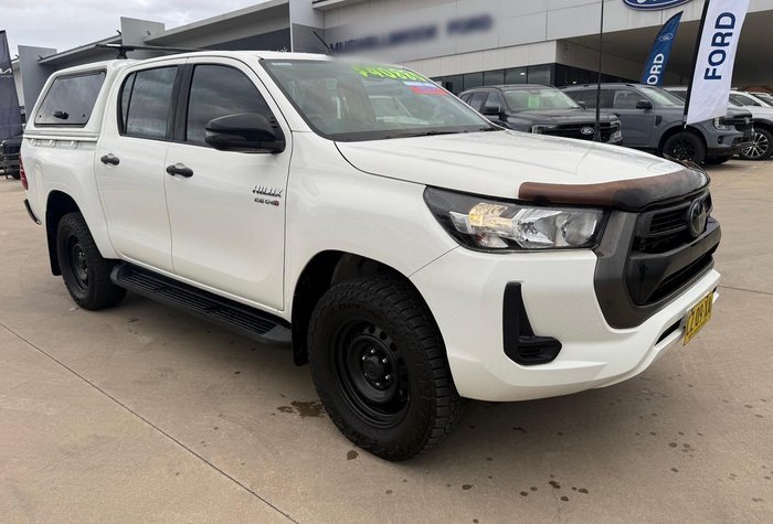 2020 Toyota Hilux SR