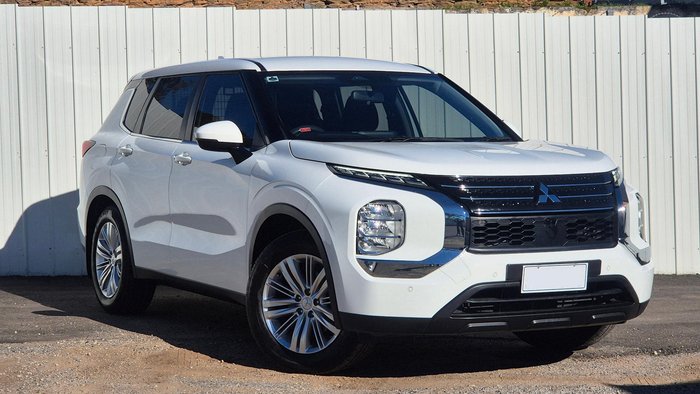 2022 Mitsubishi Outlander ES