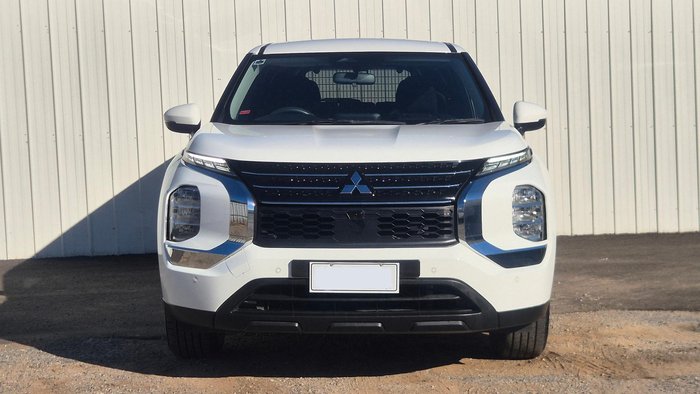 2022 Mitsubishi Outlander ES