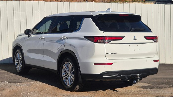 2022 Mitsubishi Outlander ES