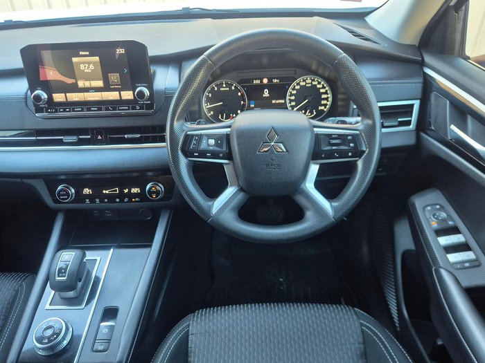 2022 Mitsubishi Outlander ES